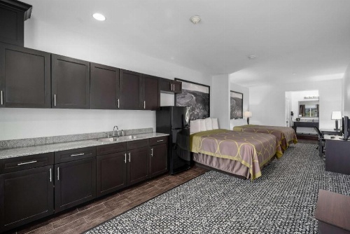 Super 8 by Wyndham Carthage TX image 10