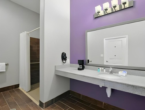 Super 8 by Wyndham Carthage TX image 17