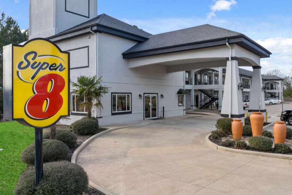 Super 8 by Wyndham Carthage TX Image 25