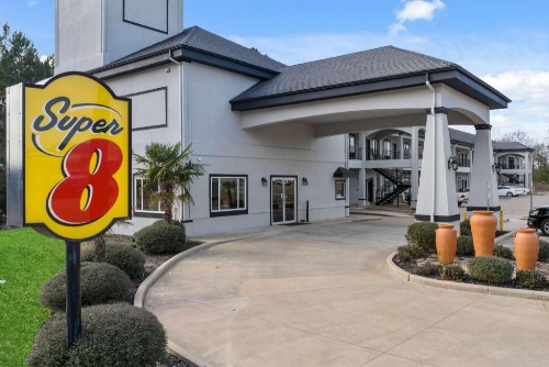 Super 8 by Wyndham Carthage TX image 25