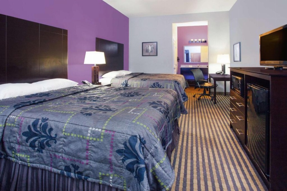 Super 8 by Wyndham Carthage TX Main image