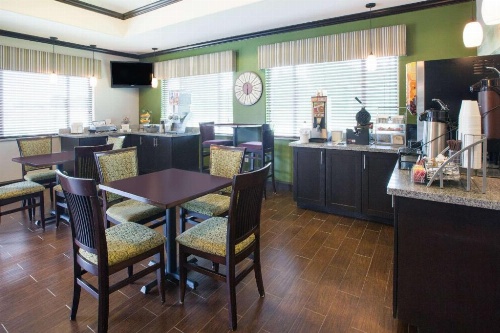 Super 8 by Wyndham Carthage TX image 33