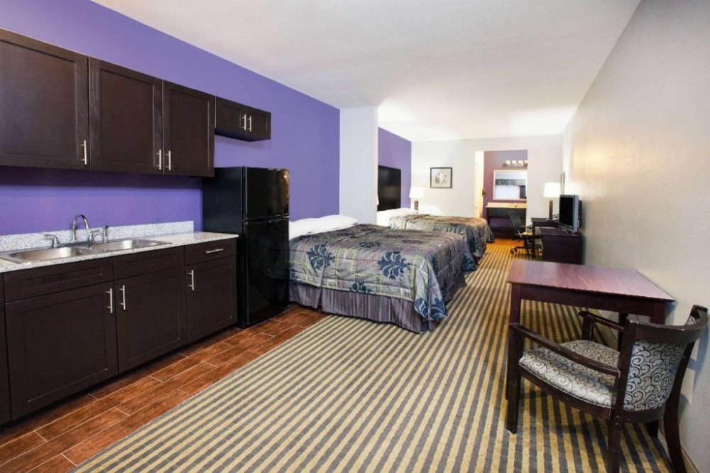 Super 8 by Wyndham Carthage TX Image 37