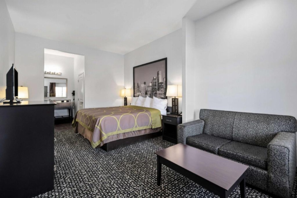 Super 8 by Wyndham Carthage TX