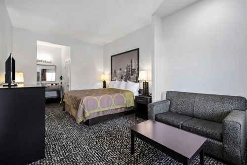 Super 8 by Wyndham Carthage TX image 8